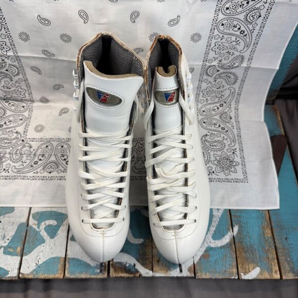 New Riedell Figure Skates Women Sz 6 Model 117 White Toe Pick Blades Canada Flaw - Picture 11 of 12